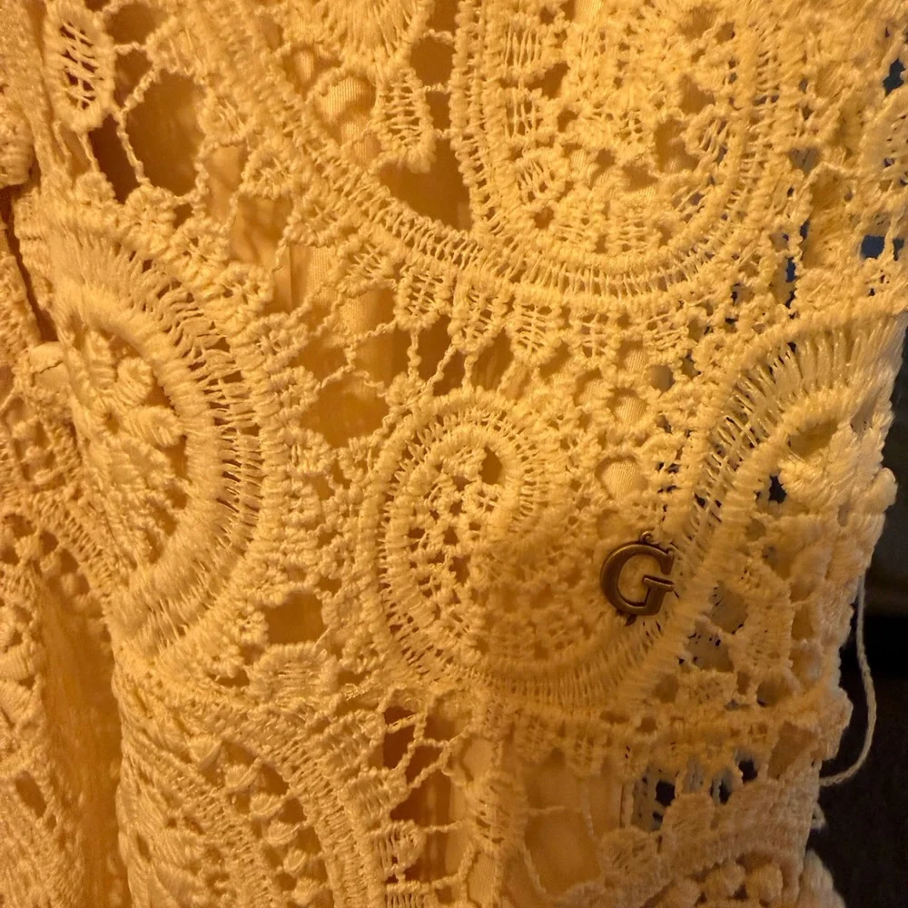 NWOT Guess Crochet Lace Dress in Cream - Picture 4 of 10